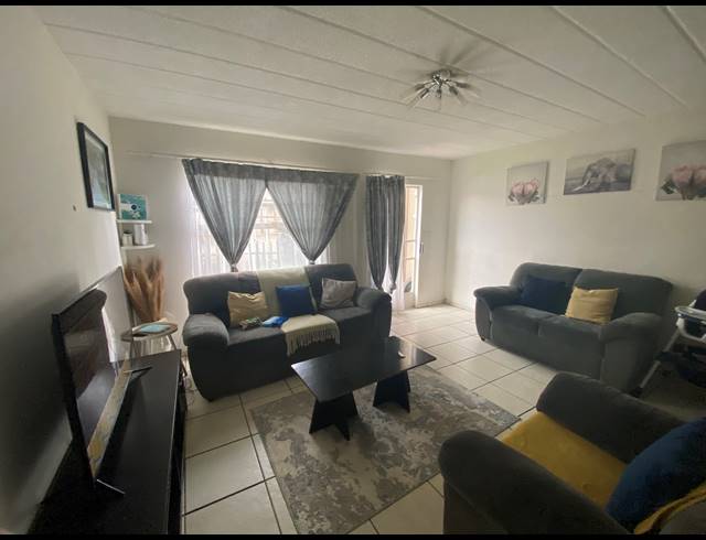 2 BEDROOM SECTIONAL TITLE FOR SALE IN RAVENSWOOD